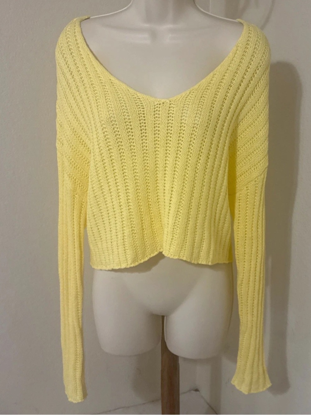 Forever 21 Womenβs Yellow Solid Ribbed Knit V-Neck Long Sleeve Pullover Sweater